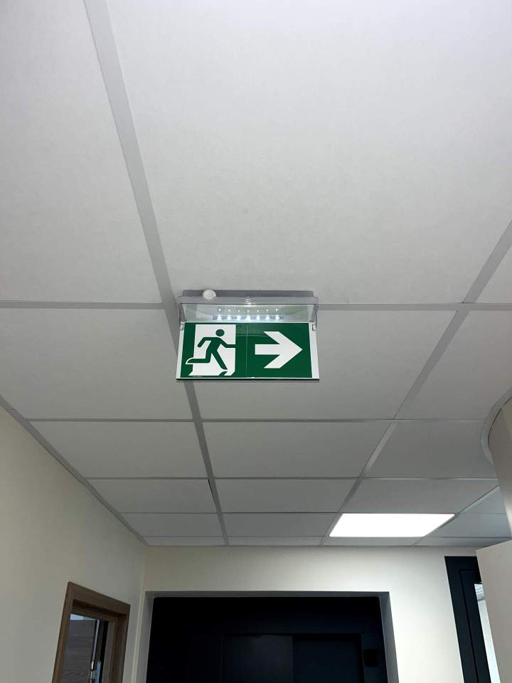 Pose de blocs autonomes d'éclairage de sécurité Normandie